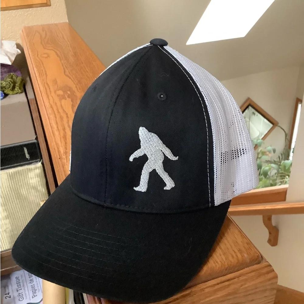 VGUC- YUPOONG Trucker Sasquatch Mesh Back Hat